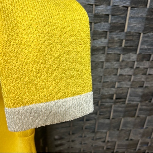 St. John yellow Santana knit jacket size 4 classic gold buttons classic - Picture 4 of 7